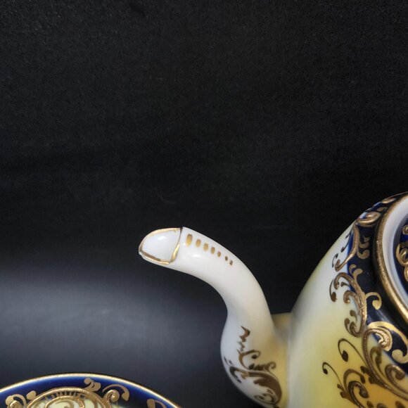 Vintage Porcelain Tea Set Handpainted w Heavy Gold Accents - Picture 6 of 12
